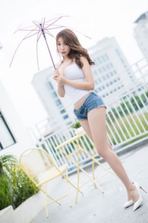 他在我丈夫面前弄了我
