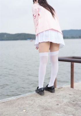揉捏她饱满的双乳呻吟视频